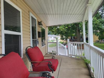 Photo 4 of 20 of home located at 1255 Country Club Rd Elgin, IL 60123