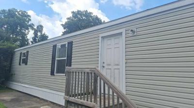 Mobile Home at 2009 Hamburg Pike Trlr 120 Jeffersonville, IN 47130