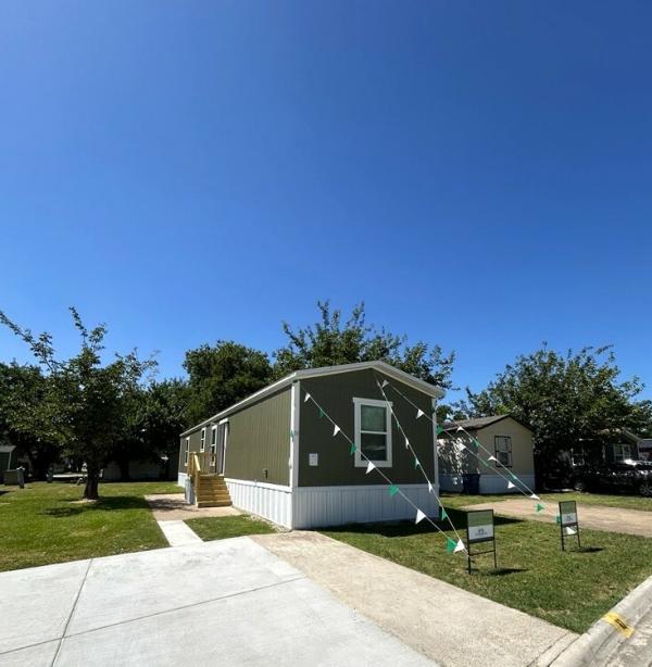 Photo 1 of 2 of home located at 10 Colonial Dr Hutchins, TX 75141