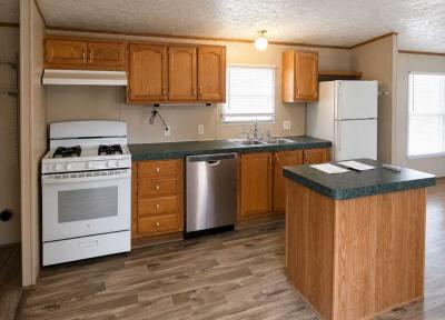 Photo 2 of 8 of home located at Pinewood Chillicothe, Il 61523 Lot 177 Chillicothe, IL 61523