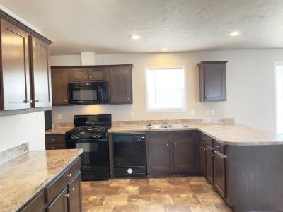 Photo 3 of 23 of home located at 6148 Hickory Trail White Lake, MI 48383