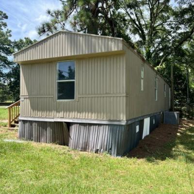 Photo 2 of 17 of home located at 101 English Lane Thomasville, GA 31792