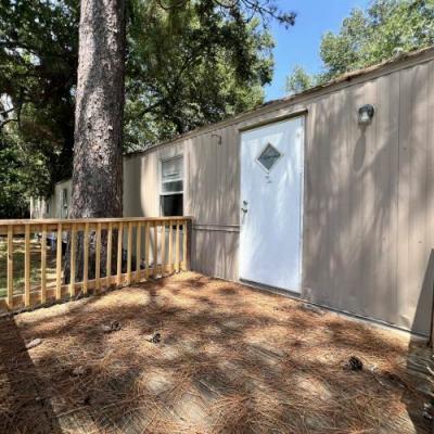 Photo 3 of 17 of home located at 101 English Lane Thomasville, GA 31792