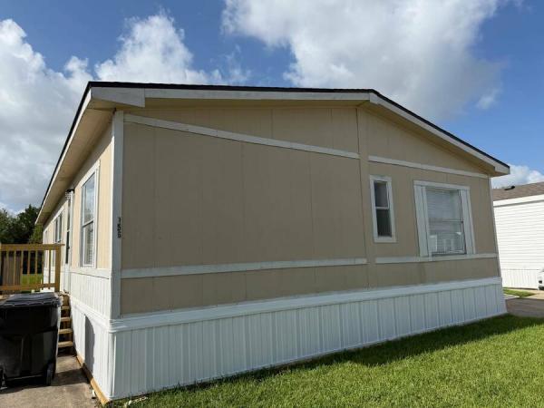Photo 1 of 2 of home located at 1100 Fox Meadow Dr. #156 Alvin, TX 77511