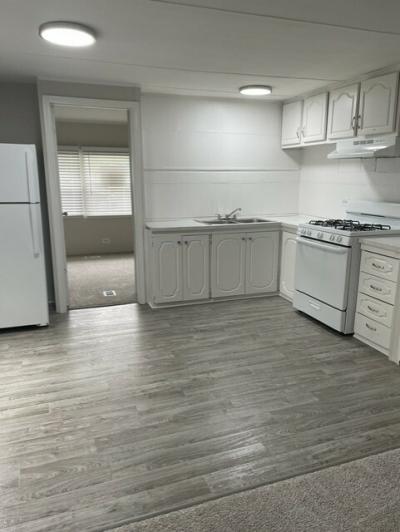 Photo 3 of 6 of home located at 27511 Bordeau Dr, #499 Romulus, MI 48174
