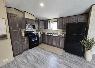 Mobile Home at 1001 E Macarthur Rd, Lot 6 Wichita, KS 67216