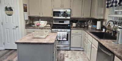 Photo 5 of 15 of home located at 705 45th Street Bakersfield, CA 93301