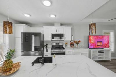 Photo 3 of 15 of home located at 250 W. Midway Dr. #2 Anaheim, CA 92805