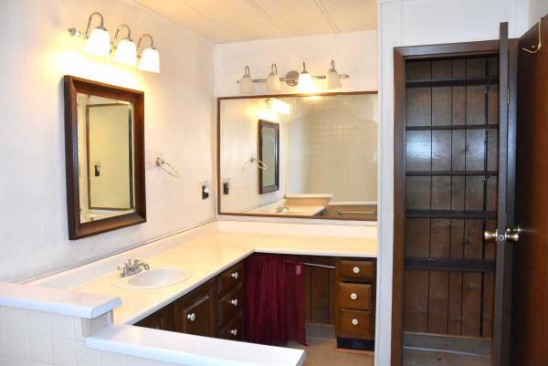 1975 LANC 2FL Mobile Home