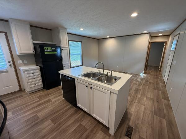 2023 MIYO 35MYO16562AH23 Manufactured Home