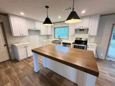 Photo 5 of 12 of home located at 1075 W Circle Dr Vidor, TX 77662