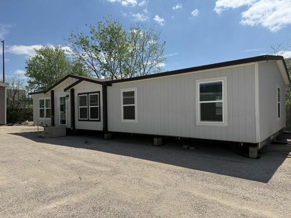 2023 STERLING 38CLB28563AH23 Mobile Home For Sale