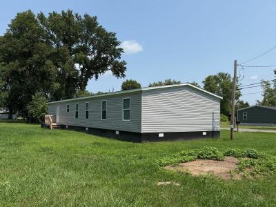 Photo 2 of 15 of home located at 1507 N Oak Street Du Quoin, IL 62832