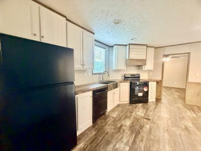 Photo 5 of 18 of home located at 359 Twin Lakes Dr Roanoke, AL 36274