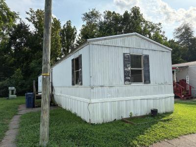 Mobile Home at 142 7th St Middlesboro, KY 40965