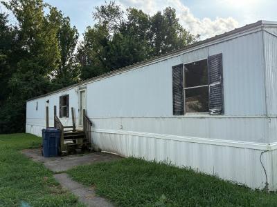 Photo 2 of 11 of home located at 142 7th St Middlesboro, KY 40965