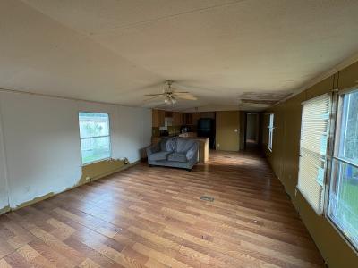 Photo 4 of 11 of home located at 142 7th St Middlesboro, KY 40965