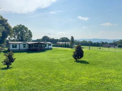 Photo 2 of 28 of home located at 7820 Morris Rd Knoxville, TN 37938