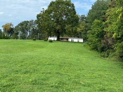 Photo 3 of 28 of home located at 7820 Morris Rd Knoxville, TN 37938