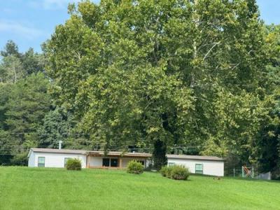 Photo 5 of 28 of home located at 7820 Morris Rd Knoxville, TN 37938