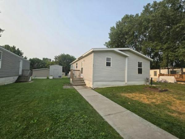 Photo 1 of 2 of home located at 911 Hamlet Circle Lakeville, MN 55044