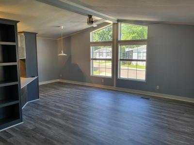 Photo 5 of 20 of home located at 1139 Candlewood Road Elgin, IL 60123