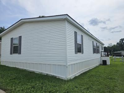 Photo 3 of 21 of home located at 240 Camden Crossing #169 Clarksville, TN 37040