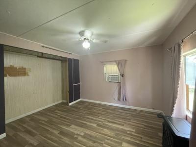 Photo 4 of 20 of home located at 13043 Lemon Avenue Grand Island, FL 32735