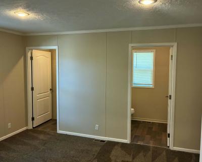 Photo 5 of 7 of home located at 9937 Julie Drive Site #126 Ypsilanti, MI 48197