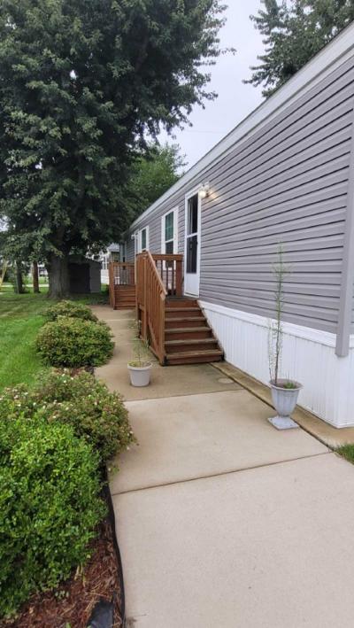Photo 3 of 13 of home located at 425 Camelot Manor Portage, IN 46368