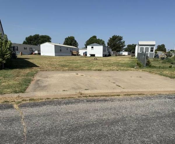 Photo 1 of 2 of home located at 103 Parkway Drive Chickasha, OK 73018