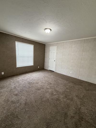 Photo 4 of 7 of home located at 1722 Knollwood Bend Ypsilanti, MI 48198