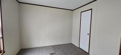 Photo 4 of 6 of home located at 936 Cour Retta Warren, MI 48091