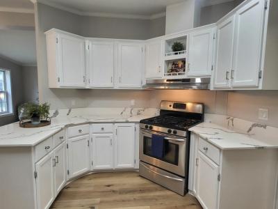 Photo 3 of 20 of home located at 247 Parkwood Road Elgin, IL 60123