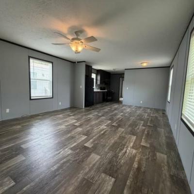 Photo 5 of 8 of home located at 7511 Cane Run Road Louisville, KY 40258