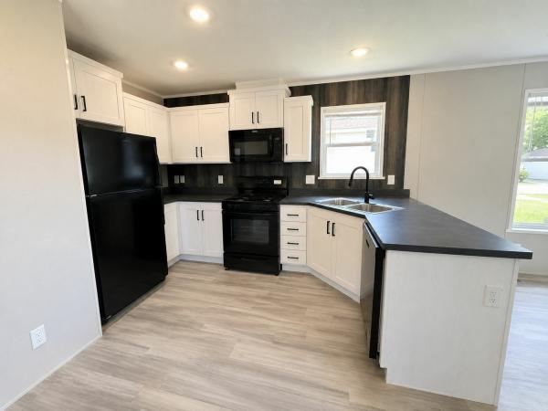 Photo 1 of 2 of home located at 300 Forrest Ave., Lot #57 Springfield, IL 62702