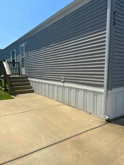 Photo 3 of 7 of home located at 413 Oakleaf Dr Saint Charles, MO 63301
