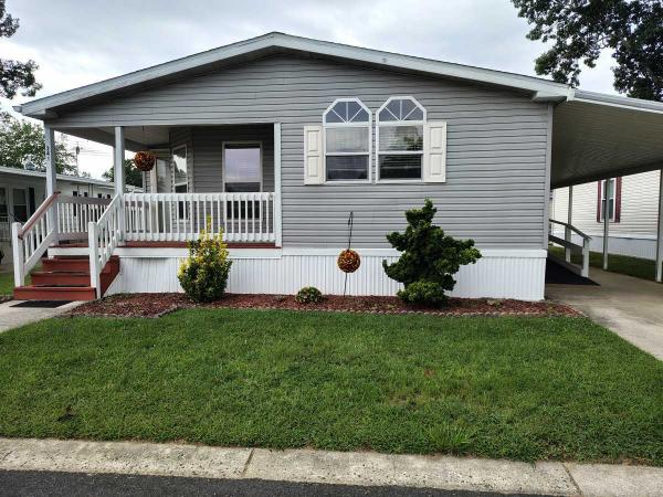 2005 Pinegrove Mobile Home For Sale
