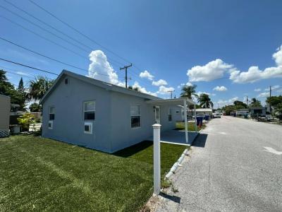 Photo 5 of 6 of home located at 7 Pine Ridge Drive Riviera Beach, FL 33404