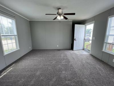 Photo 3 of 10 of home located at 40706 Gasglow Dr Sterling Heights, MI 48310