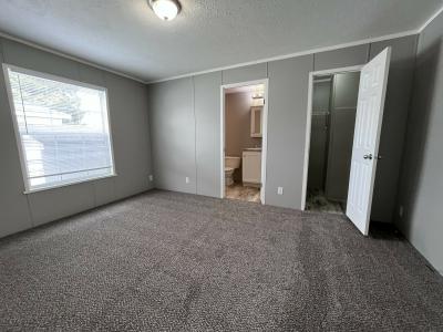 Photo 4 of 10 of home located at 40706 Gasglow Dr Sterling Heights, MI 48310