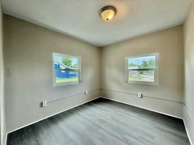 Photo 5 of 8 of home located at 8 East Main St Mount Dora, FL 32757