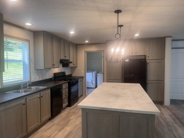 2024 Clayton 95PLH28563I(4BR) Mobile Home