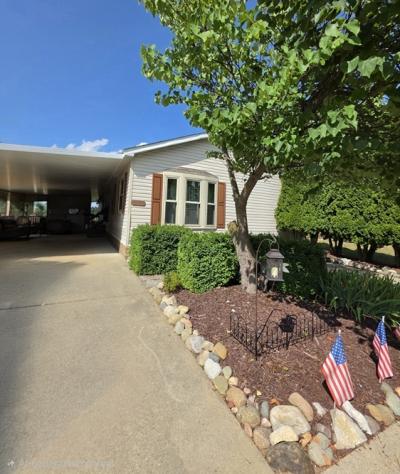 Photo 2 of 26 of home located at 2673 Biscayne Court Lapeer, MI 48446