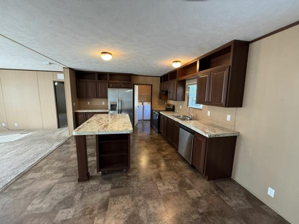 2016 SOLUTION 38SLT28603AH16 Manufactured Home