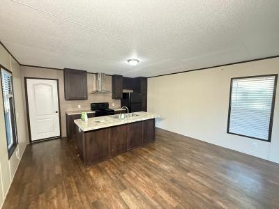 Photo 4 of 18 of home located at 1600 Rosharon Rd Trl 38 Alvin, TX 77511