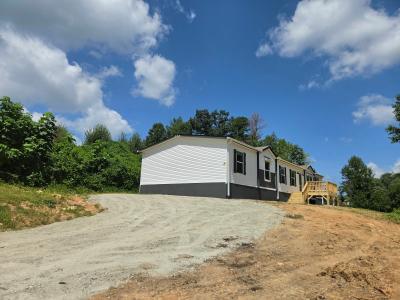 Photo 2 of 24 of home located at 66 Neely Dr Hendersonville, NC 28792