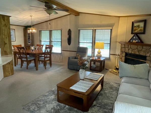 1987 Schult M220858AB Mobile Home
