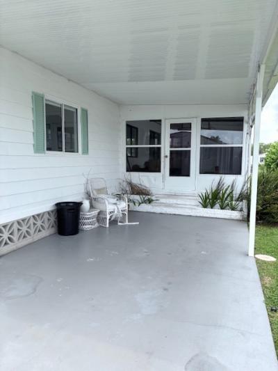 Photo 3 of 40 of home located at 331 Ivywood Lane Naples, FL 34112