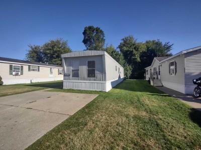 Photo 2 of 14 of home located at 5257 Jennie Dr #435 White Lake, MI 48383